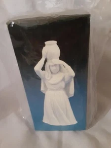 Avon Nativity Collectibles Woman with Jar Figurine - NIP - Picture 1 of 6