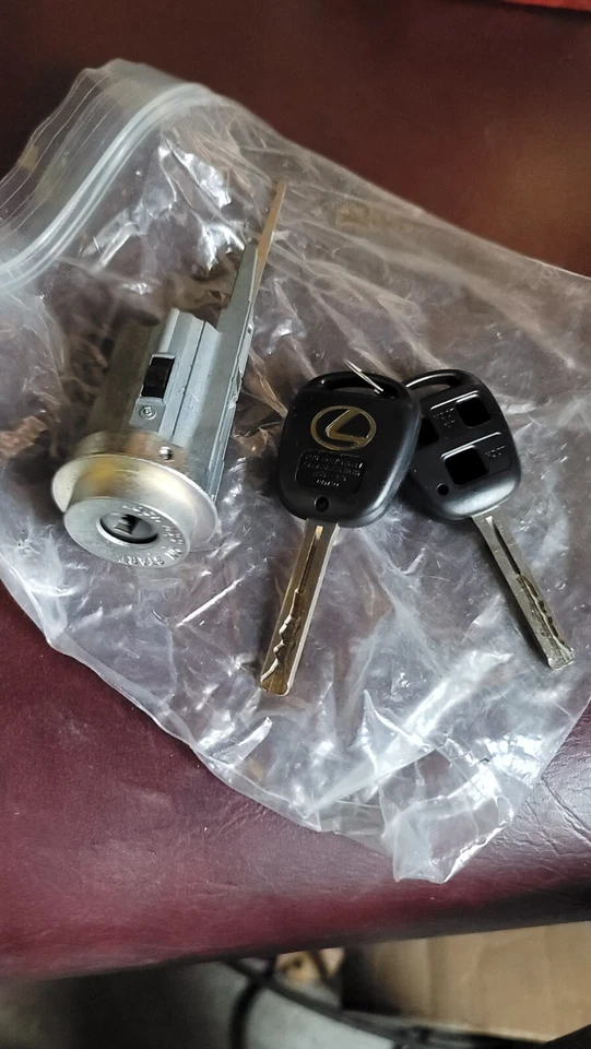 1998 1999 2000 Lexus LX470 New Genuine Toyota ignition lock & keys - Image 1 of 1