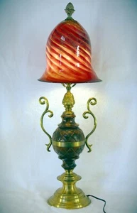 Lámpara de mesa vintage de latón Wildwood con pantalla de vidrio artístico soplado a mano "única en su clase" - Imagen 1 de 7