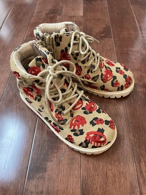 AKID 皮革刺绣眼唇靴,尺寸 US 12 棕褐色红色,状况完好 — 第 1/4 张图片