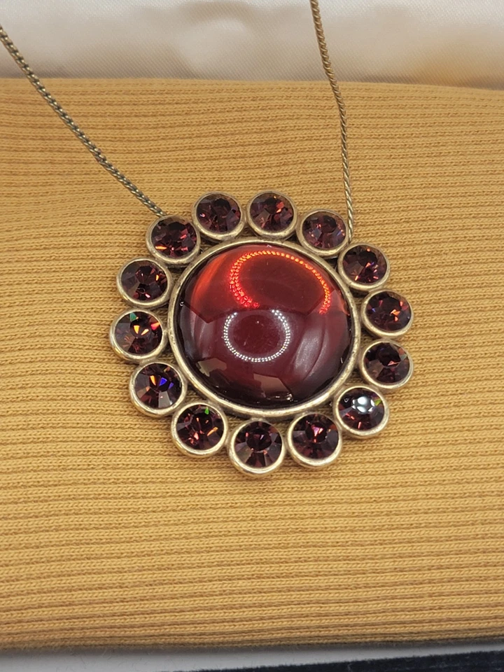 Pingente de corrente vintage peregrino tom dourado reluzente cabouchon cristais vermelhos flor - Imagem 1 de 4