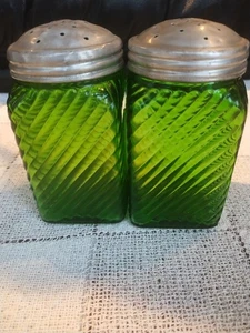 2 Vintage Owens Illinois Grün Strumpfhalter Glas Gerippt Gläser mit Deckel - Bild 1 von 10