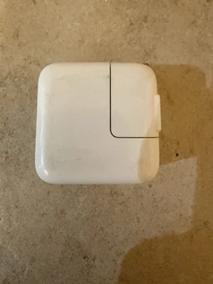 Apple A1357 10W USB Power Adapter for iPhone, ipad and iPod - White - Image 1 of 4