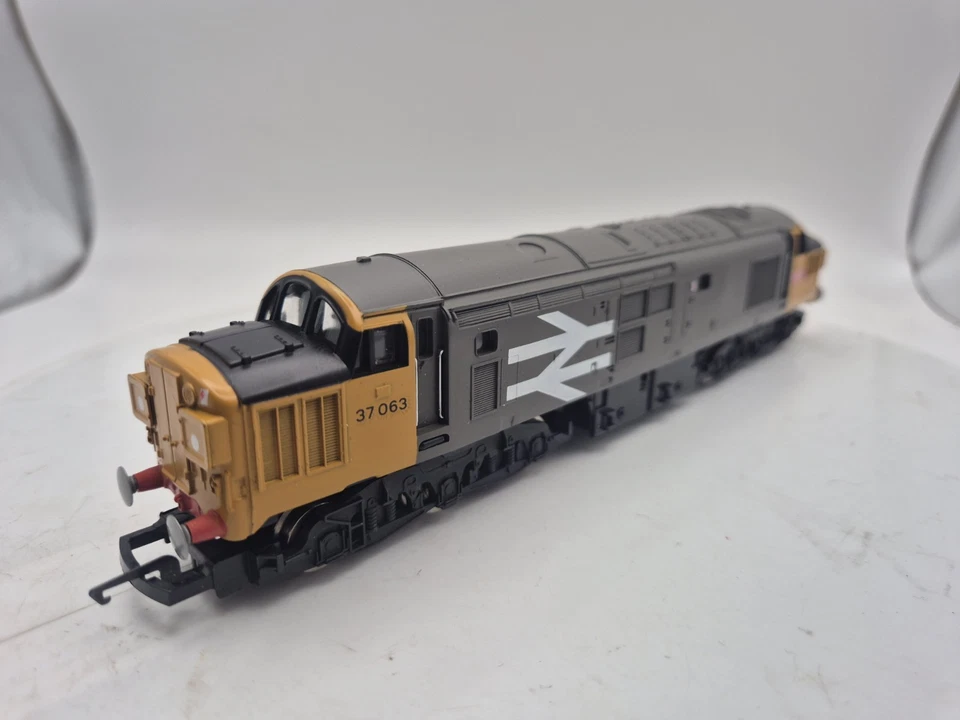 OO Gauge Hornby R.348 BR Class 37 37063 Rail Freight Grey -Tested- -Unboxed- - Image 1 of 4