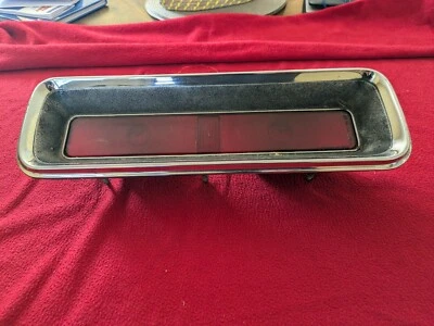 1967 Chevrolet Camaro RS RS/SS lanterna traseira lateral do passageiro original GM muito bom - Imagem 1 de 4