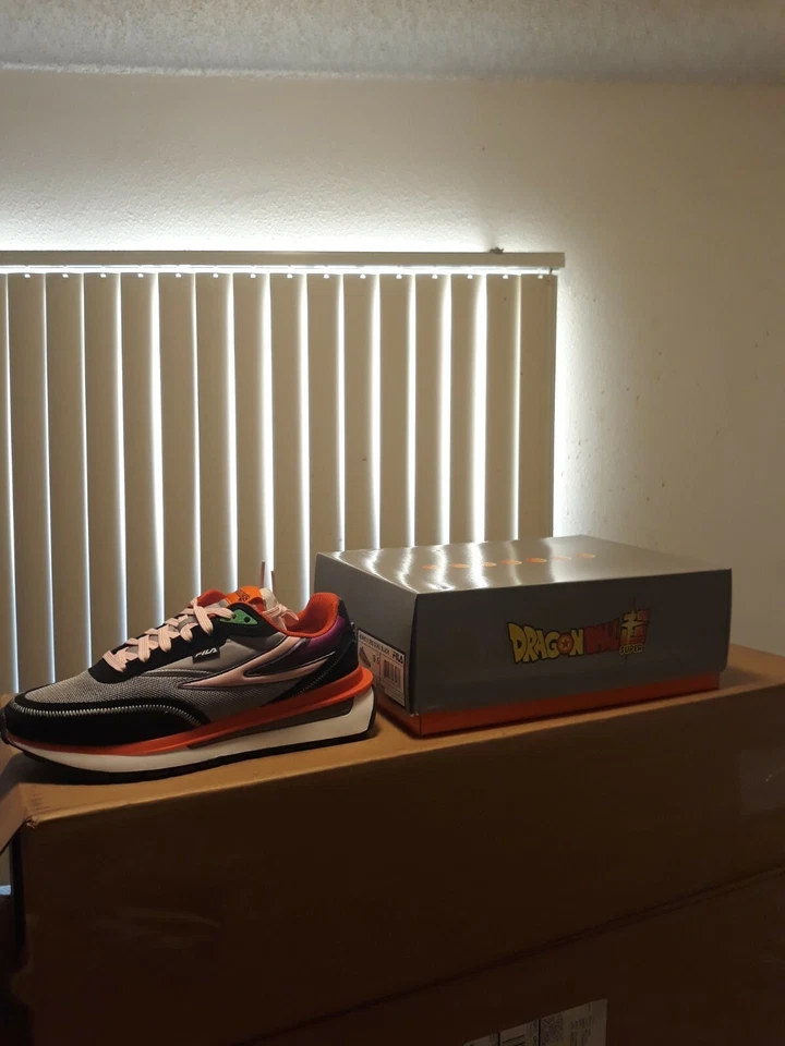 Sapatos pretos Fila/Dragonball Goku - Imagem 1 de 1