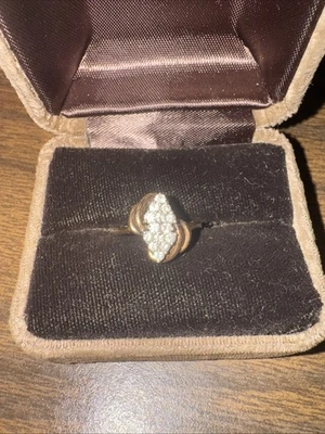 Anillo con racimo de diamantes de oro amarillo - 14k redondo brillante envío rápido gratuito Foto 1 de 3