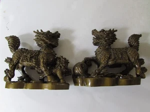 Par de Foo Dogs o Leones Vintage Color Dorado Resina 5,5 Pulgadas de Largo - Imagen 1 de 5