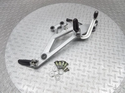 93-99 Ducati Monster 900 M900 1999 juego trasero derecho pedal pie soporte Foto 1 de 4