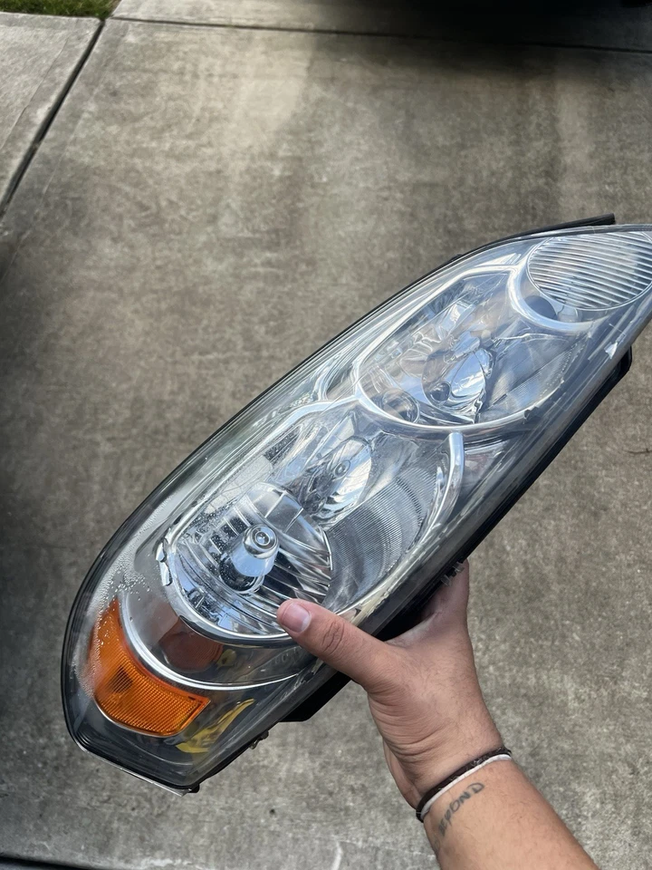 Faro Chevrolet Impala 2010 (solo lado del pasajero) Foto 1 de 3