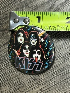 KISS BUTTON Pin Badge Debut Album Outer Stars Lightning Vintage Kiss Aucoin - Picture 1 of 2