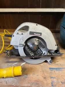 Makita 5704R 110V Circular Saw - Picture 1 of 10