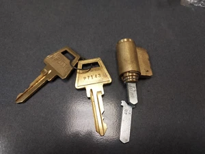 US Schloss - Schlüssel im Knopf Zylinder. Messing je 2 Schlüssel - Bild 1 von 5