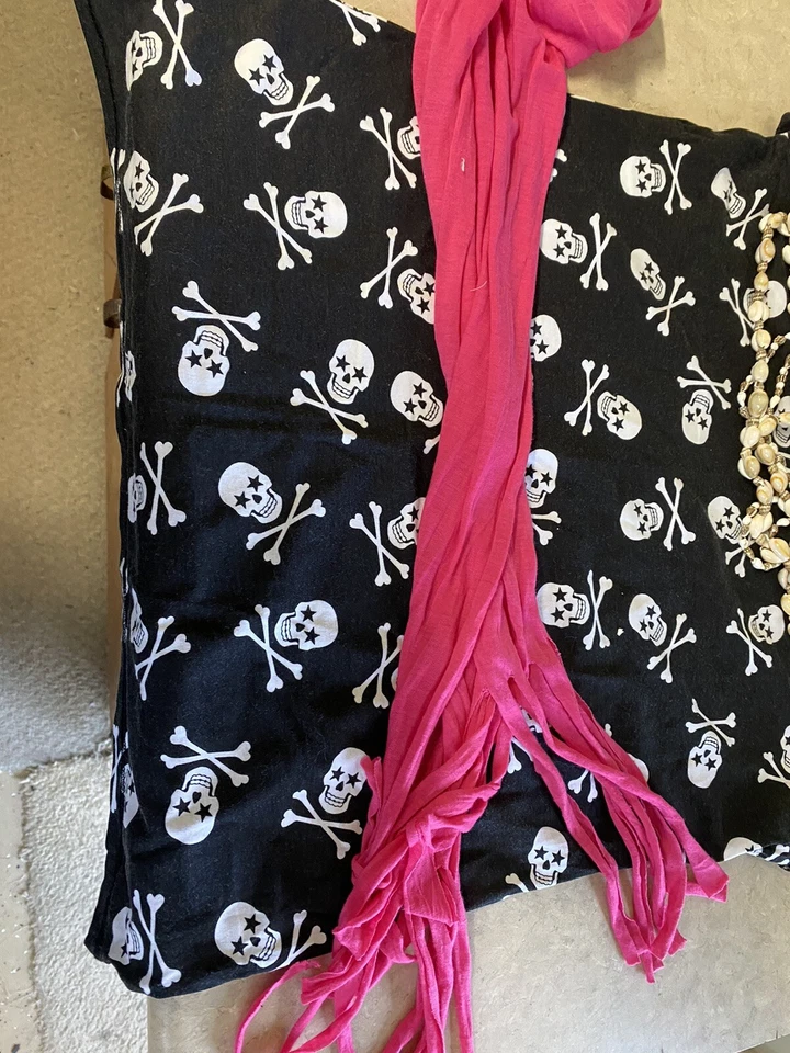 Ropa pirata  Foto 1 de 3