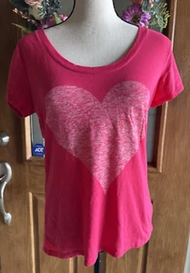 Camiseta Express Mediana Rosa Corazón - Imagen 1 de 6