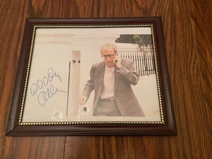 WOODY ALLEN - FOTO ENMARCADA 8 X 10 AUTOGRAFIADA - FIRMADA A MANO - Imagen 1 de 1