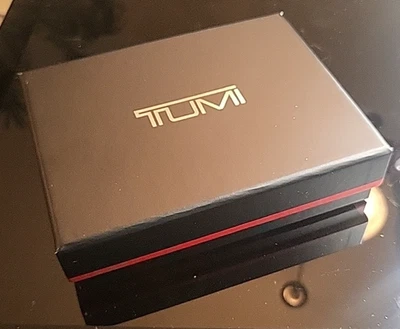 Cartera Tumi Delta SLG de cuero negra delgada doble pliegue nueva en caja Foto 1 de 4