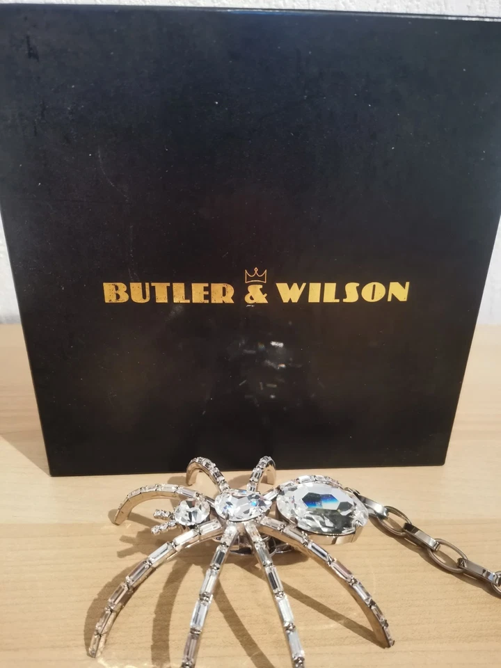 Butler and Wilson Spider Belt. Gunmetal Coloured Chain Belt With Crystal Spider - Image 1 of 4