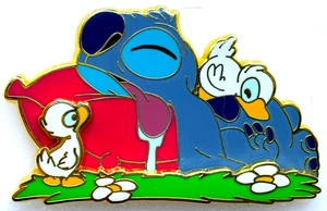 EXTREMELY RARE! 2006 DISNEY Trading Pin - STITCH w BABY DUCKLINGS "I Feel Tired" - Picture 1 of 2