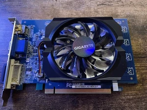 Nvidia GeForce GT 730 2GB DDR3 GIGABYTE GV-N730D3-2GI (rev. 3.0) Tested Working - Picture 1 of 2