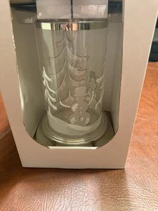 Kerzenhalter aus Milchglas. Versilberter Sockel.  - Bild 1 von 4