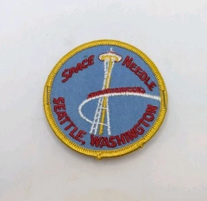 VINTAGE SPACE NEEDLE SEATTLE WASHINGTON LANDMARK SOUVENIR PATCH - Picture 1 of 2