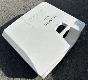 Hitachi CP-X2510Z Proiettore Tv da Esterno Cinema Usato 331 Ore - Foto 1 di 1