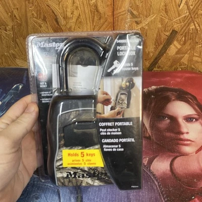 Master Lock COUNTRY DNA CAMO Combination Lock Box Holds 5 House Keys New Sealed - Image 1 of 4
