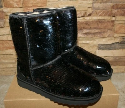NUEVO UGG Mujer CLÁSICO CORTO LENTEJUELAS BRILLO PIEL DE OVEJA Botas NEGRAS  Foto 1 de 4