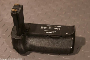 Battery Grip a BG-E11, SR#0620210003135 used for Canon EOS 5D series Grip Only - Picture 1 of 5
