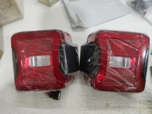 Luces traseras LED L+R laterales para Jeep Wrangler JL 2018-24 con enchufe de punto ciego y soporte - Imagen 1 de 17