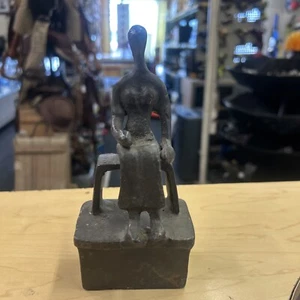 "Antigua escultura vintage abstracta de aleación de bronce de 7"" para mujer sentada" - Imagen 1 de 5