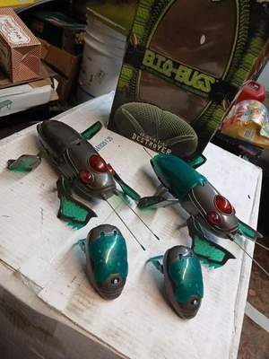 Pair BIO-Bugs "DESTROYER" Robot - Remote Control Hasbro XD.03-B.I.O. 2001 Toy - Image 1 of 4