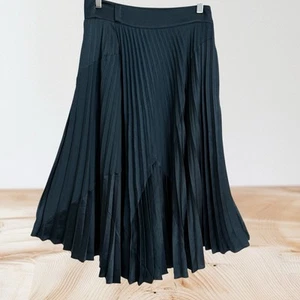 Falda Midi Vince Mixed Media Asimétrica Plisada Imitación Envolvente Talla 4 Mujer Azul Marino $345 - Imagen 1 de 12