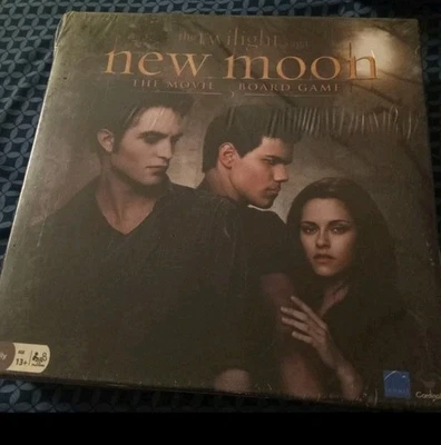 THE TWILIGHT SAGA NEW MOON MOVIE BOARD GAME BRANDNEW  - Image 1 of 3