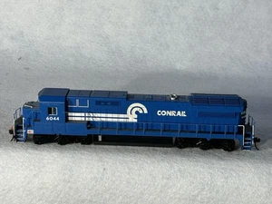 Beautiful Spectrum Conrail RR Dash 8-40C Locomotive HO - Picture 1 of 18