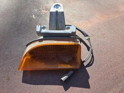 Mopar Dodge B 1970 carrocería luz de estacionamiento lado del conductor Super Bee carcasa y lente Foto 1 de 3