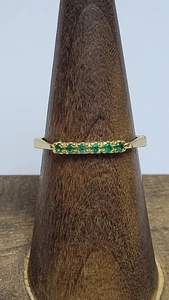 Vintage 18k Yellow Gold & Green Stone Ring Size 7 - Picture 1 of 6