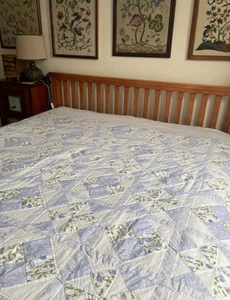 Laura Ashley Henrietta Sweet Pea Large Quilt Bedspread 220 X 252cm - Picture 1 of 11