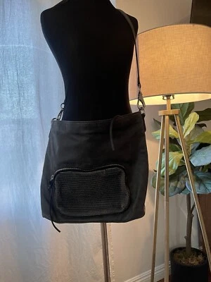 She + Lo 穿孔皮革流浪汉可调式单肩包手提包黑色 — 第 1/4 张图片