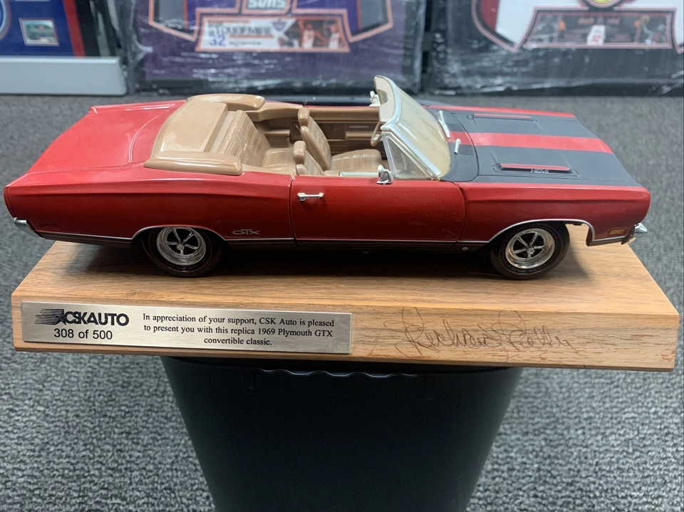 CSK Auto Checker Schuck Kragen 1969 Plymouth GTX Diecast firmado por Richard Petty Foto 1 de 4
