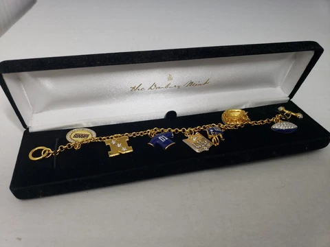 Danbury Mint NFL New York Giants Gold Plate Rhinestone Charm Bracelet in box Cover