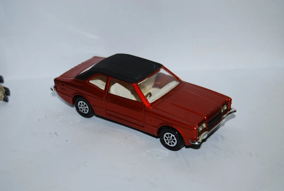 CORGI TOYS FORD CORTINA GXL BORDEAU PAVILLON NOIR SCALE 1/43 - Photo 1/4