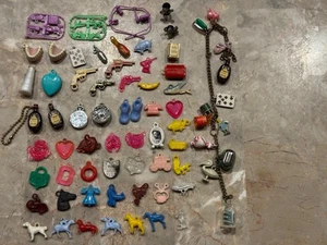 Premios Cracker Jack de colección: lote de dijes y dijes en una cadena - Imagen 1 de 11