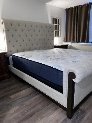 Cabecero y pie de cama Tufted King Size Foto 1 de 4