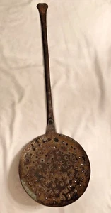 Cuchara ranurada antigua skimmer de metal primitivo dipper industrial 25"" x 8 - Imagen 1 de 12