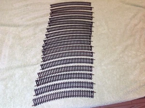 16 Stück Tyco #15685 18" R Spur HO Scale Black Base 18" R Curved, Austria - Bild 1 von 5