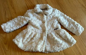 Calvin Klein Girls Faux Fur Coat Jacket Size 4T White Large Buttons Logo - Picture 1 of 5