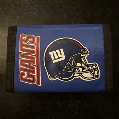 Cartera triple pliegue de nailon azul con licencia de los New York Giants de la NFL  Foto 1 de 3