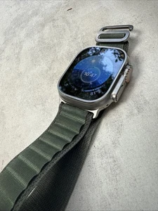 Apple Watch Ultra 49mm Titanium GPS/Cellular - Photo 1 sur 4